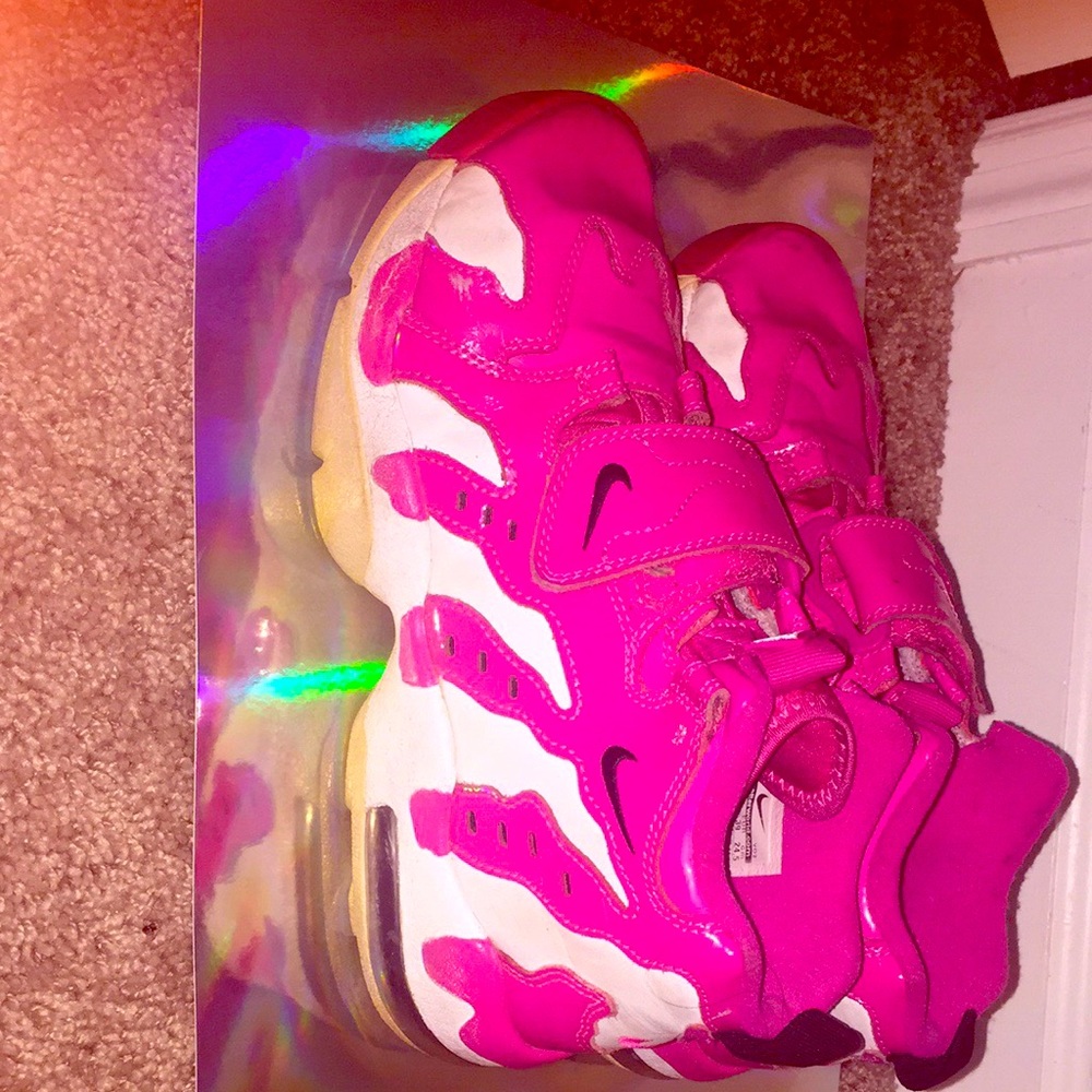 Nike dripped shoes,size 6.5